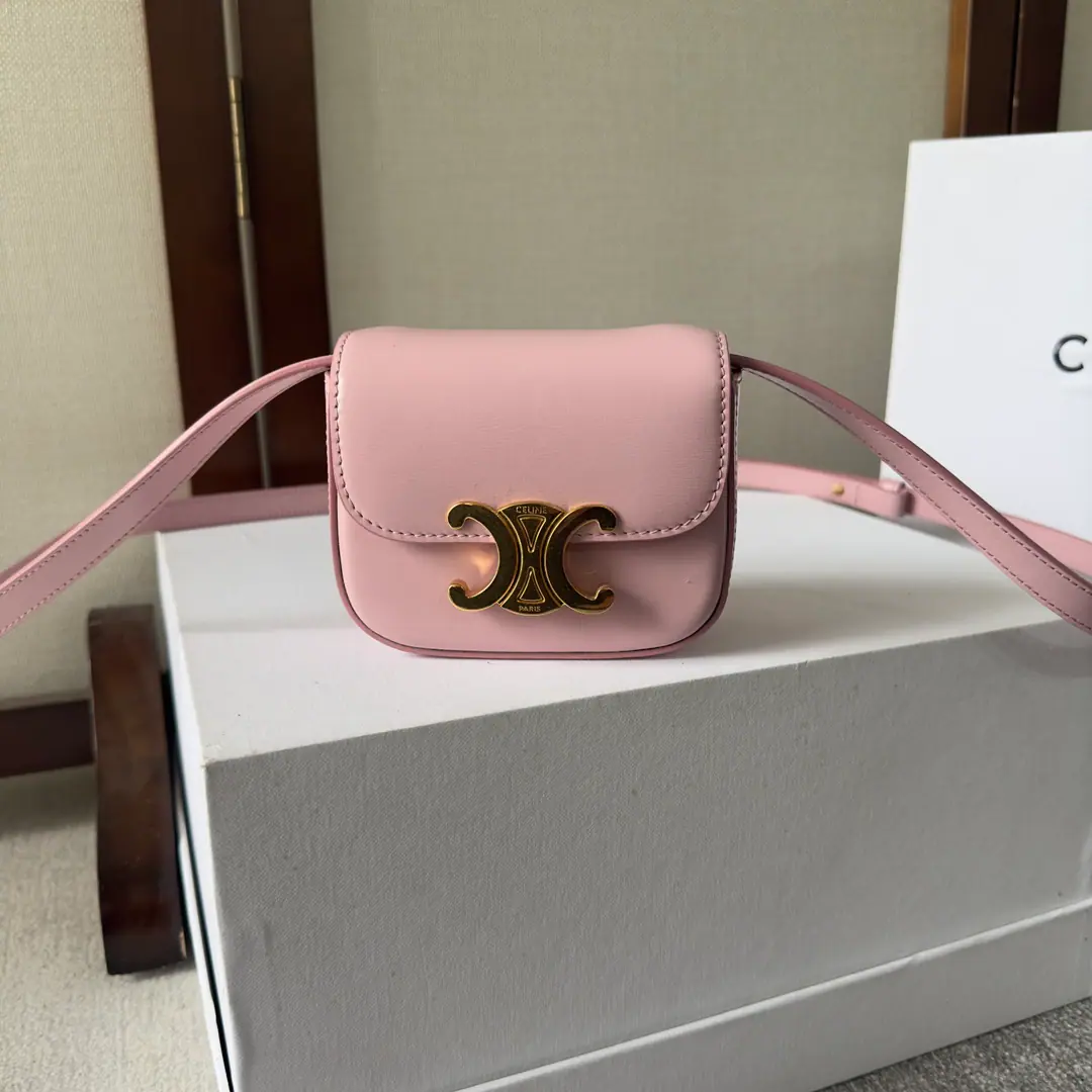 （All steel hardware.） 💋 CELINE2022 Newmini（Headphones.）CThe year's home comes out of a little bag but this seasonCline miniBut love is a love that will be, Though little tolerance is not so much., But the face is a violent attack., Cute assault is not generous., The shoulder belt is fine., The rate of return is 100%., Mostly tall ones.🉑️The capacity can be filled with lipstick., Pizza., Key number.: 101512 Dimensions: 11×4×8