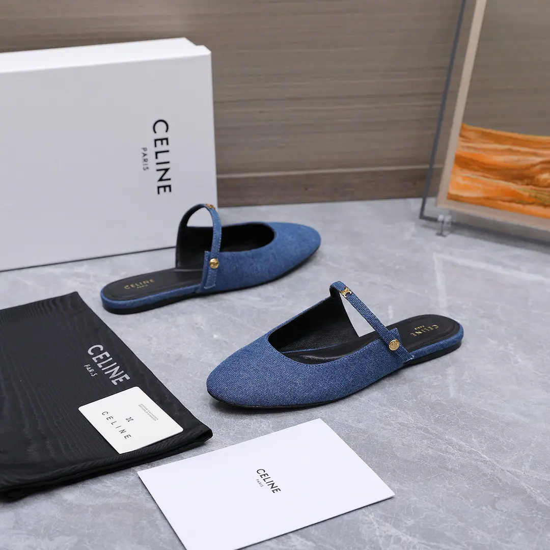 Celine/Céline.26WFNew Pony-Royman Mary Jane. When the lazy tunes of the left bank of Paris collid with the sexual tide The shoe body soul is a symbol of the symbolic triumphant door. The line is sharp and the Paris roundabout is in a state of arguably indignity. Clear and uncool. It's all in the same shape as the shoe. Every detail is hidden.CELINEThe end of the century. This symbol was never a show-off label. It's a silent declaration of the female independence of the modern age. "...to write about the grace and self-respect of the present-day woman." Let every step become a gentle encounter of French romance.. The fabric is custom-made for cattle skin., Cowboy. The inside feet are all sheep's skin. Italian imports are so thick. size: 35-39（40/41/42Custom）