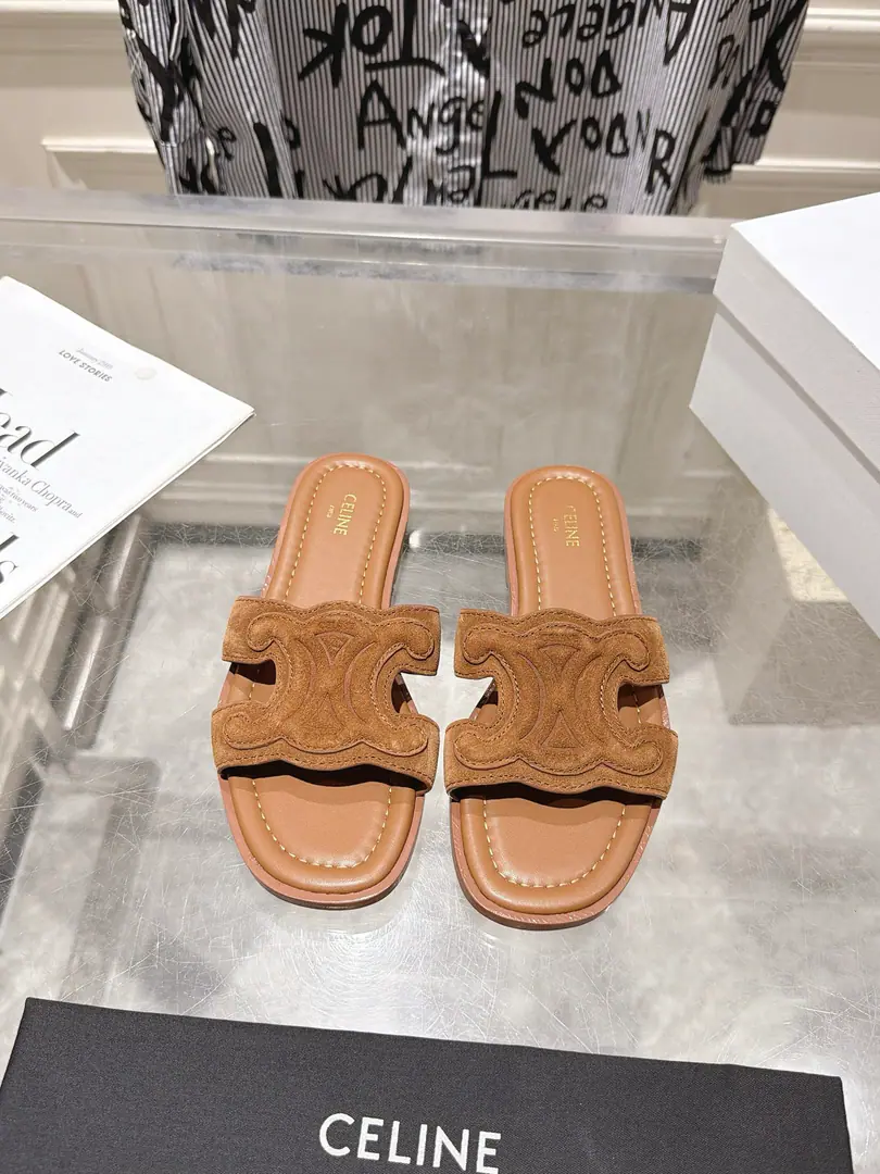 OutCelineSlim. 25ssSummer brand new. The latest blast in the swing spring. Shoes. 🔥‼️Whole pair of shoes.ZpDevelop and build, All Custom Materials, The only one who can be a big shot., Details are all on the copy., Even the packaging is as good as the original.. Codes:35-39（40 41Make a reservation.）