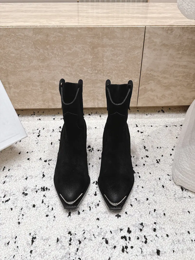 CELINEThe cabinet's newest fashion boots., The show is a fashion master. The early autumn force pushes the single.！Retro-O-American. We'll have to get a list of the bomb. The Triad Gate.logoDot Very high-end, very high-quality. Four seasons of boots., Shoe.: Customize cattle skins using original, Into the inside, in the silk cow hide., Otsumi!: Italian imports are thick and thick., He's tall.:4.5cm, Codes:35-40