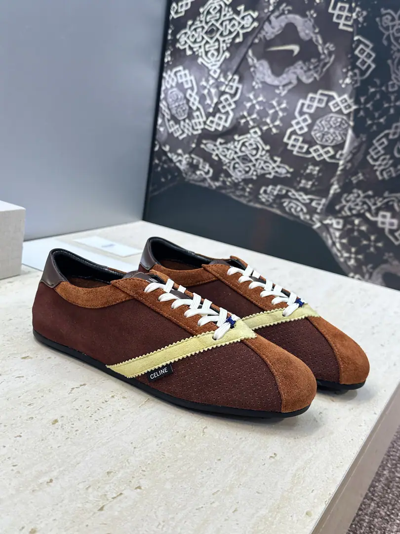 Plant prices CELINE 2026Spring and summer, the new flats are wearing female shoes. The Celebrity Letters.logoAcne sports girls' sneakers. Material: Shoes are imported into sheep, skin.+In the skin of the sheep.+Original modeling slides over base Size:35-41(40.41Custom without re-offer）