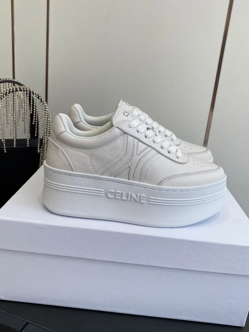 🏧𝗖𝗘𝗟𝗜𝗡𝗘Top Quality Céline's new logo is wearing leisure sneakers. Skins for the shoe face. The original comfort net is in the inside. Original1:1Shade it.tpuOtsumi! Size35-40 [40.41Do it.]