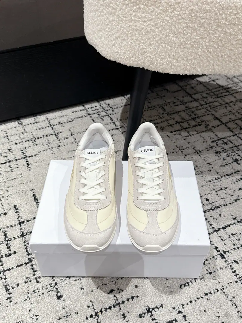 CELINESlim. 26/ LatestRacerSeries Gump! Sports Leisure shoes. The superstar fashion masters grow grass. The classic design of the Agan Shoes never dated. It's cool and it's all about sports. Or is it a daily walk-out?, It's perfect for the match., It's easy to raise the quality of the whole thing. And these shoes are very well designed., I'm not tired of walking., Spring and summer are very breathy., Not sweaty. Whatever you're doing, go shopping., Travel or sport?, It's gonna be your best match.. ✔️Shoe.: High-swipe-black cow skins with aircloths. ✔️Uchi.: In the sheep's skin. ✔️Otsumi!: Original private model ✔️Size: #35-41(40.41I'll make sure I don't change it.)