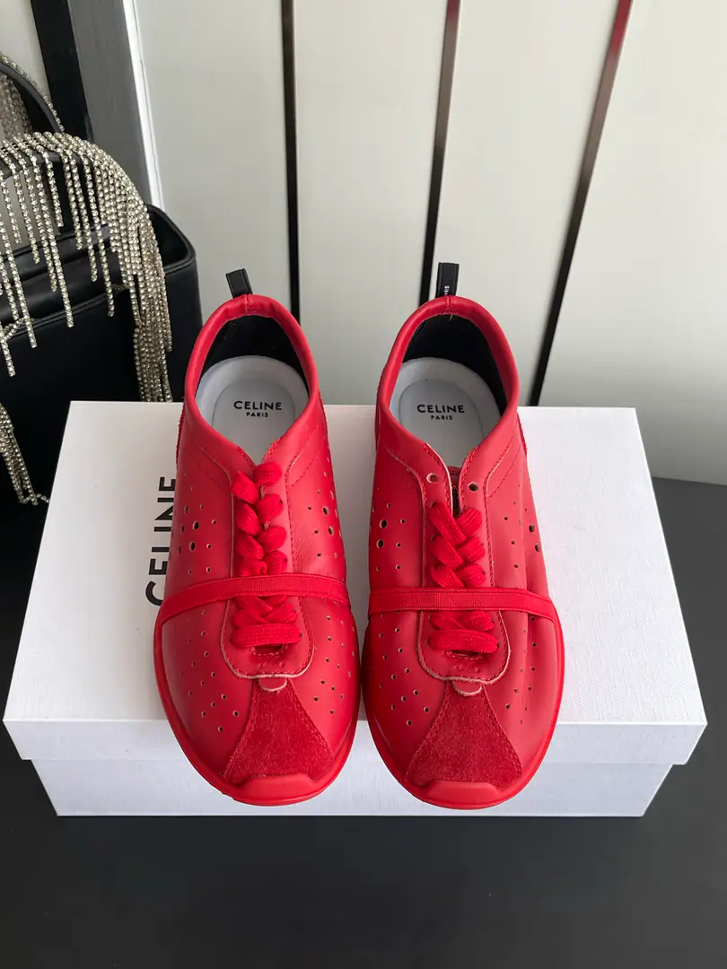 🏧𝗖𝗘𝗟𝗜𝗡𝗘/The new Celebrity Door. Agaander's shoes. The retro version of the self-loose. The empty design is fresh. Let's go for a little lap. The shoe-tocked doorstep is highly recognizable. The rubber is so soft and worn. It's easy to wear a leg. Original import of customized materials size: 35-39（40Custom）