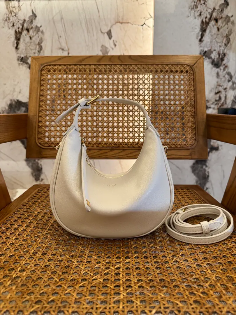 . TEEN LULUSoft-pumped leather handbags. Product Information But the handy., ♪ Shoulder and slash ♪ The type of paragraph may be fittedPLUSWaiting for a bigger smartphone. 8.3 X 9.4 X 2Inches（21 X 24 X 5centimetres） Cow leather. The velvet-faced liner. Gold-faced. - We're going to pull the chain. 1Main partition. Regable., Length4.72Inches（12centimetres） Adjustable and disassembly sundial belts, Minimum length20Inches（51centimetres）, Maximum length24Inches（60centimetres）