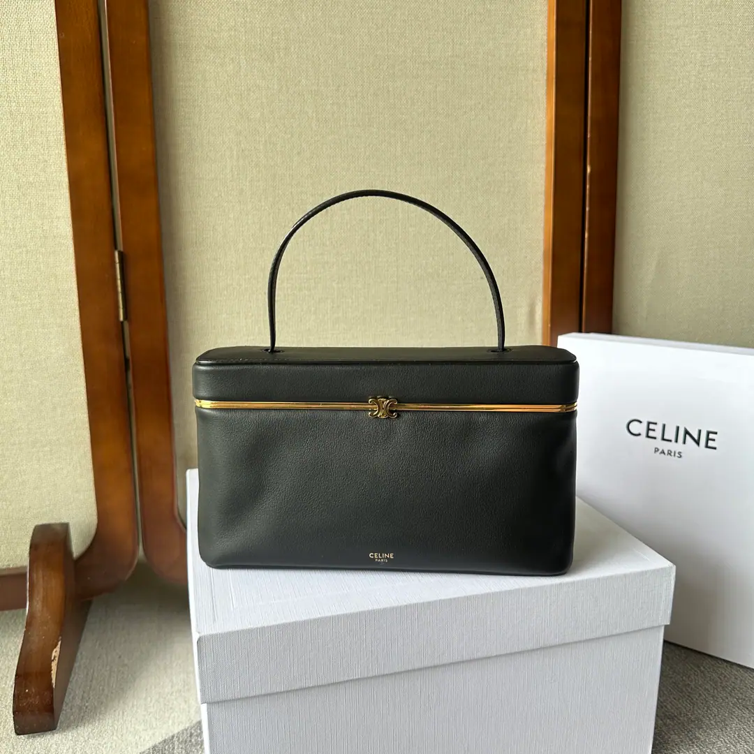 New items online.🅰️🅰️ Ce Rectangle CeThis bag., Weld the French looser on me.✨ Who knows?！Black Gold.+A combination of retro-bouches, It's a graceful person.. Black soft leather with a soft light filter., The Golden Ripple Gate button and bright red inside., - The whole thing is expensive and not colorful.. No need to be indentated., Any spare parts for a suit or, You're a big boy.“I'm good at it.”♪ The laxness ♪. Day-to-day date, I'm good at it.. That's the real thing.“Keep your head down.”The ceiling.🥹 Paragraph: 123702 Colours: Black Dimensions: 24x6x14cm Prefixed packaging