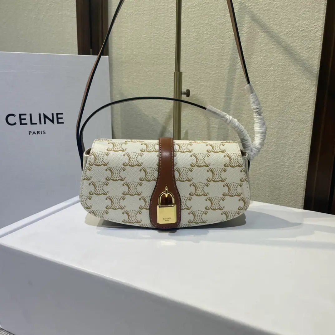 CEL*INE TaBou Clutch 2021Autumn and winter., All the hands and shoulders.🉑️, Don't underestimate the volume.！- We're getting enough routines.: Cell phones, Pizza., Lipstick, Watch., The blunder.: Single3So is cell phones.okIt's...ho～ The fabrics on the side of the cow's skin. Shoulder or handheld Reverse caps with decorative locks Press button cut. 1Main partition. 1A flat pocket on the inside. Shoulder length.（28centimetres Keep your hands long.（7.5centimetres） Numbering: 101592 White flower./Brown.(Prefixed packaging) Dimensions: 18 X 8 X 5centimetres