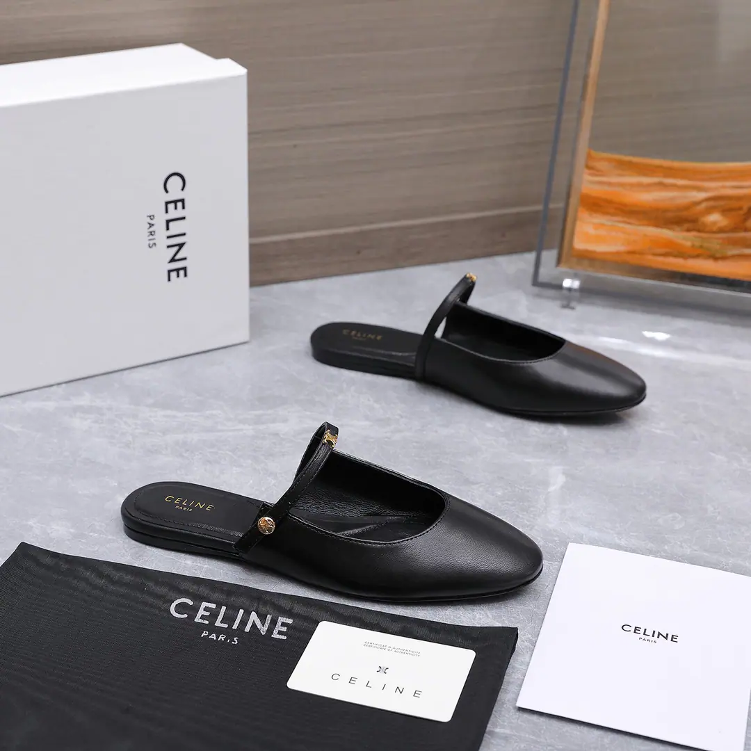 Celine/Céline.26WFNew Pony-Royman Mary Jane. When the lazy tunes of the left bank of Paris collid with the sexual tide The shoe body soul is a symbol of the symbolic triumphant door. The line is sharp and the Paris roundabout is in a state of arguably indignity. Clear and uncool. It's all in the same shape as the shoe. Every detail is hidden.CELINEThe end of the century. This symbol was never a show-off label. It's a silent declaration of the female independence of the modern age. "...to write about the grace and self-respect of the present-day woman." Let every step become a gentle encounter of French romance.. The fabric is custom-made for cattle skin., Cowboy. The inside feet are all sheep's skin. Italian imports are so thick. size: 35-39（40/41/42Custom）