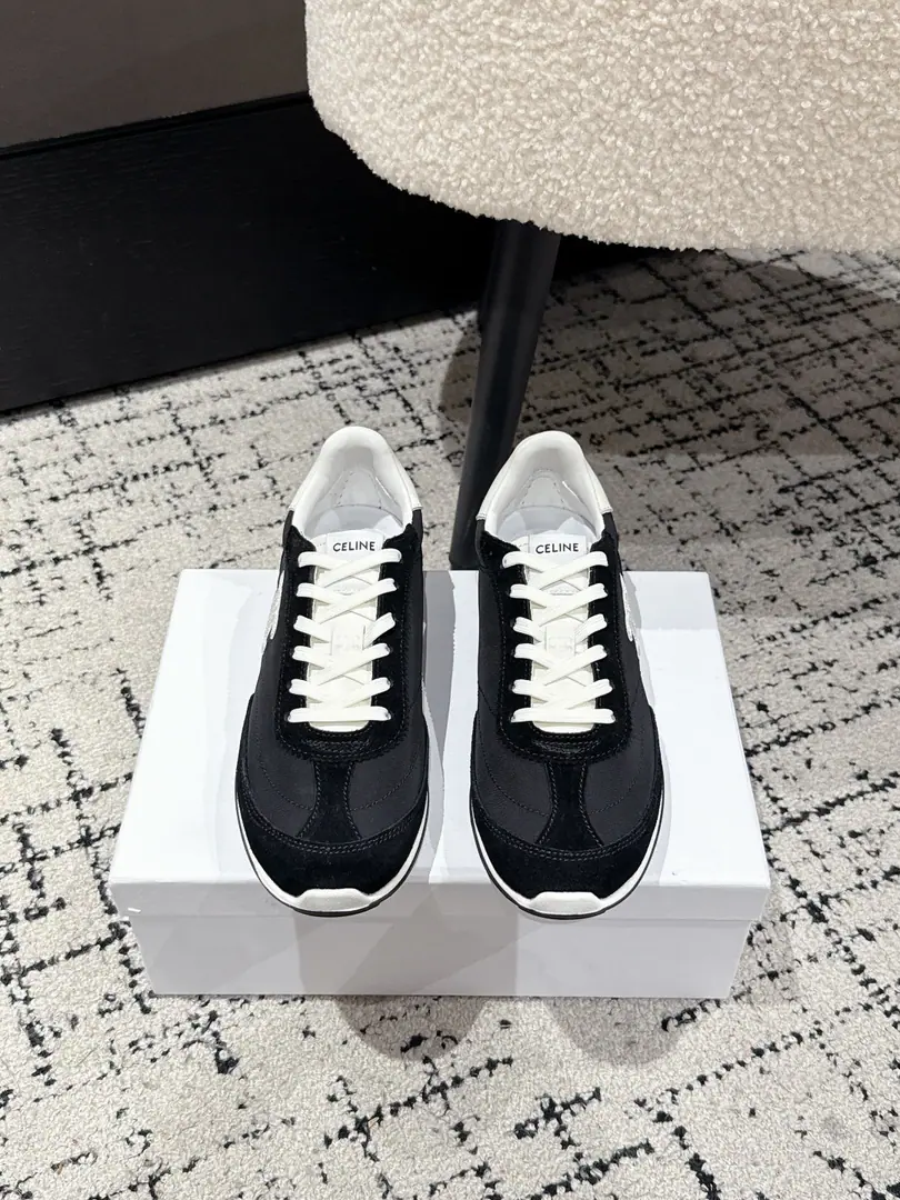 CELINESlim. 26/ LatestRacerSeries Gump! Sports Leisure shoes. The superstar fashion masters grow grass. The classic design of the Agan Shoes never dated. It's cool and it's all about sports. Or is it a daily walk-out?, It's perfect for the match., It's easy to raise the quality of the whole thing. And these shoes are very well designed., I'm not tired of walking., Spring and summer are very breathy., Not sweaty. Whatever you're doing, go shopping., Travel or sport?, It's gonna be your best match.. ✔️Shoe.: High-swipe-black cow skins with aircloths. ✔️Uchi.: In the sheep's skin. ✔️Otsumi!: Original private model ✔️Size: #35-41(40.41I'll make sure I don't change it.)