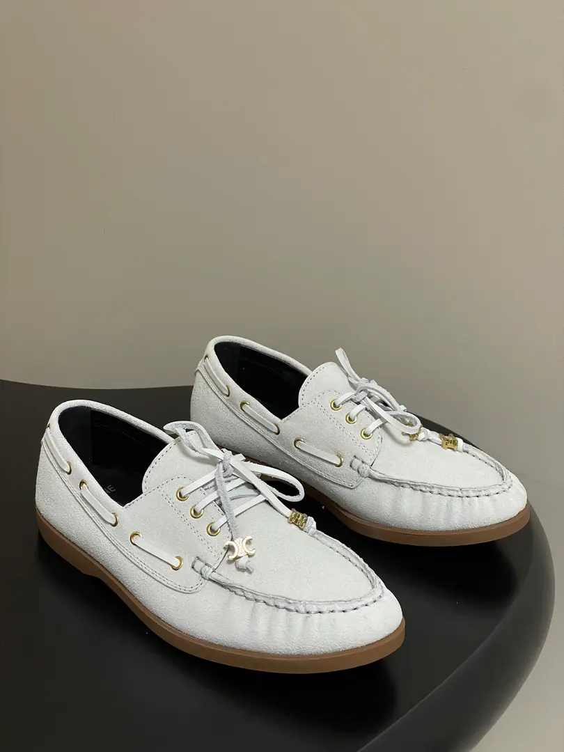 🏧𝗖𝗘𝗟𝗜𝗡𝗘/Céline.BateauSeries The retro-boat shoe chain with a flat-line Loafford shoe. Bullskins./High-swilight cow reflux. Use sheep's skin inside the foot. Original OpenTPURubber Bottom Size35-41 [40.41Do it.]