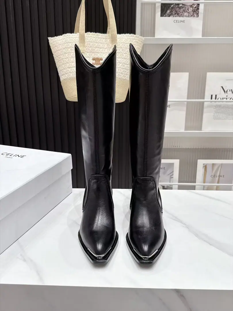 CELINESlim's cabinet is a new fashion boot., The show is a fashion master. The early autumn force pushes the single.！Retro-O-American. We'll have to get a list of the bomb. ✔️The Triad Gate.logoDot Very high-end, very high-quality. Four seasons of boots., Shoe.: Customize cattle skins using original, Into the inside, in the silk cow hide., Otsumi!: Italian imports are thick and thick., He's tall.:4.5cm, Size:35-41（41It's a deal or no.）