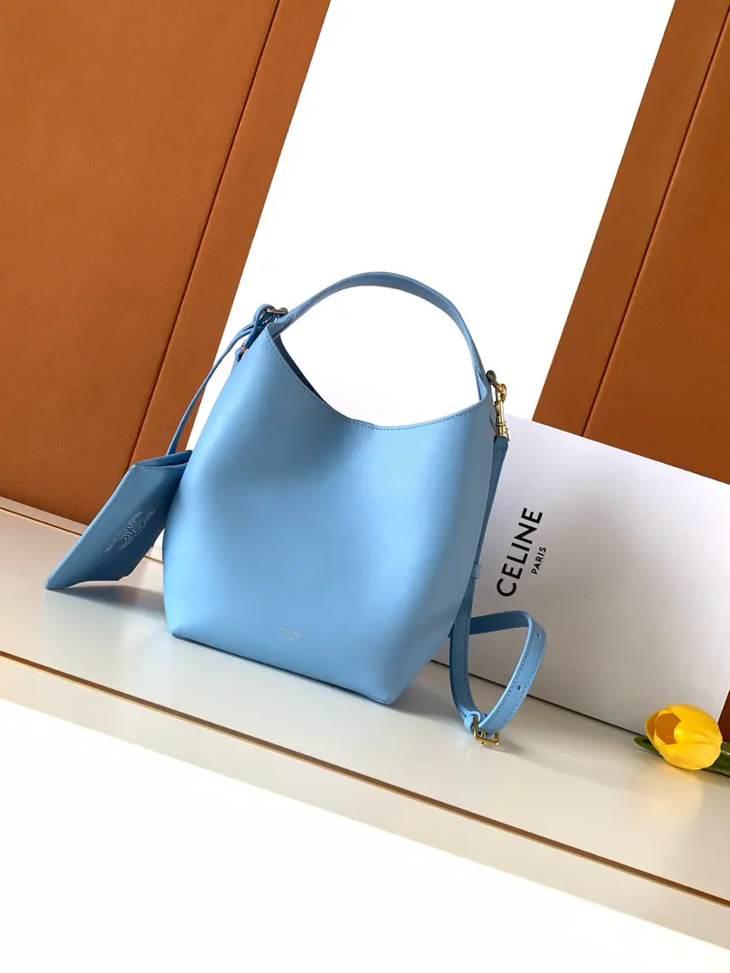 CELINENew paragraphTeen Hobo🎨 SoftfufuA natural cow skin., All steel hardware., Full package✅ Search the number.. L10133 Dimensions. 18*31*6
