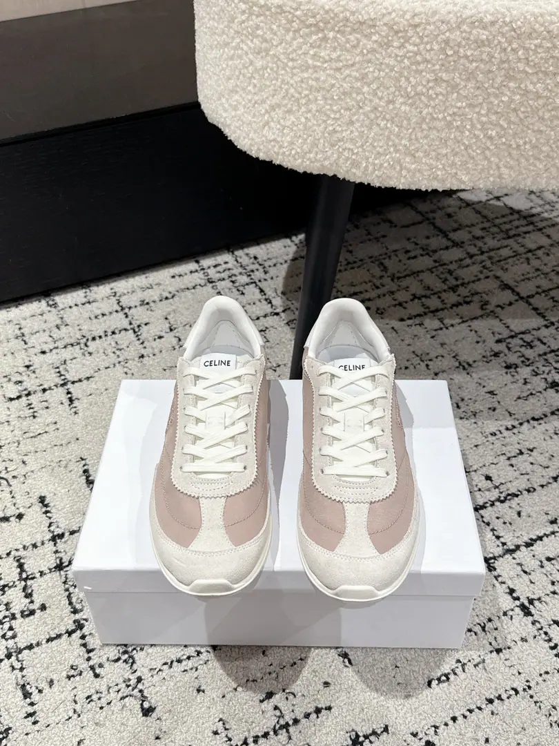 CELINESlim. 26/ LatestRacerSeries Gump! Sports Leisure shoes. The superstar fashion masters grow grass. The classic design of the Agan Shoes never dated. It's cool and it's all about sports. Or is it a daily walk-out?, It's perfect for the match., It's easy to raise the quality of the whole thing. And these shoes are very well designed., I'm not tired of walking., Spring and summer are very breathy., Not sweaty. Whatever you're doing, go shopping., Travel or sport?, It's gonna be your best match.. ✔️Shoe.: High-swipe-black cow skins with aircloths. ✔️Uchi.: In the sheep's skin. ✔️Otsumi!: Original private model ✔️Size: #35-41(40.41I'll make sure I don't change it.)