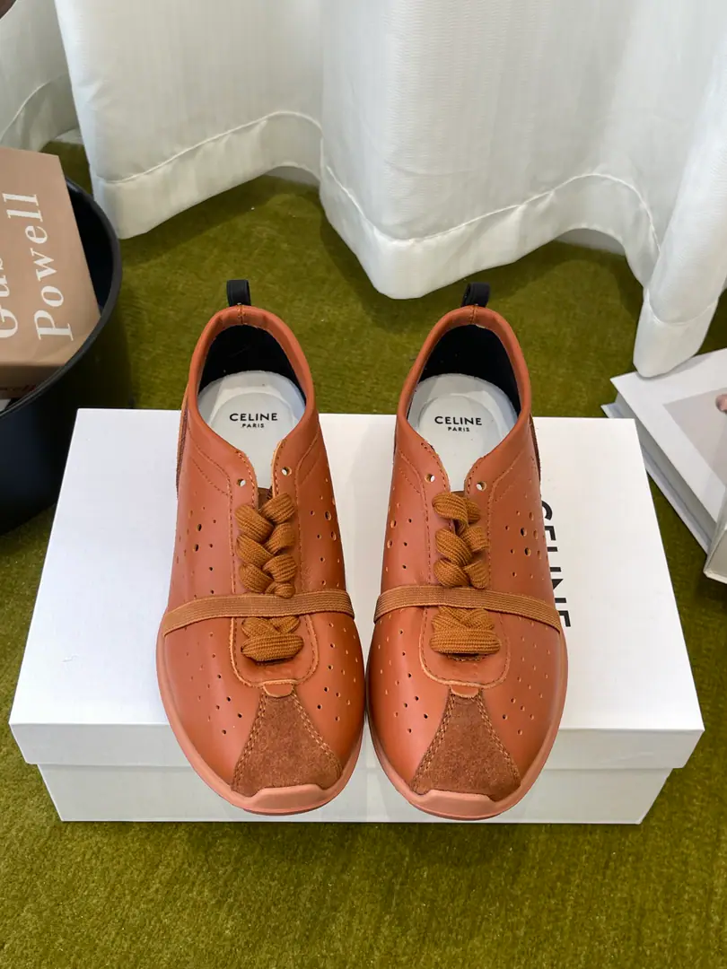 Celine Céline. 26ssSummer's new retro-shoes. Leisure shoes. Full of French regeneratives. It's extremely inclusive., With jeans and lazyness. With a dress and a nice air. It's a good time to travel. It's easy to create a high-quality compost. The classic retrotype is not always obsolete. It's a good French mood to be a little bit more comfortable with sex. Shoe-faced sheep's skin. The inside sheep. TPUOtsumi! Codes: 35-40（40Do it.）