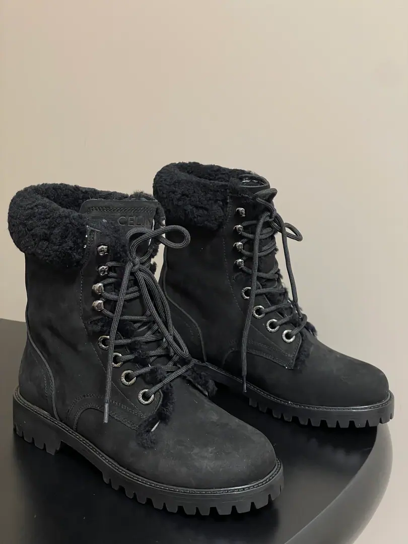 Female/Men 🏧𝗖𝗘𝗟𝗜𝗡𝗘/The latest relic couple money from Céline.👫LeFoo shoes, thick and leisure shoes. The Red Bang is coming.！The big reds are the first to experience., CelineRedinsThe Herb-breeding God., It's a very retrograde wind., The aerobics are perfect., Design style is very new., It's very high-class and very comfortable..Single-time！ The fabric is swirling with the skin of a silhouette. Import wool from inside. The original rubber combination is the bottom of the skin. He's tall.3.5cm Female size35-42 [40.41.42Do it.] Men40-46 [45.46Do it.]