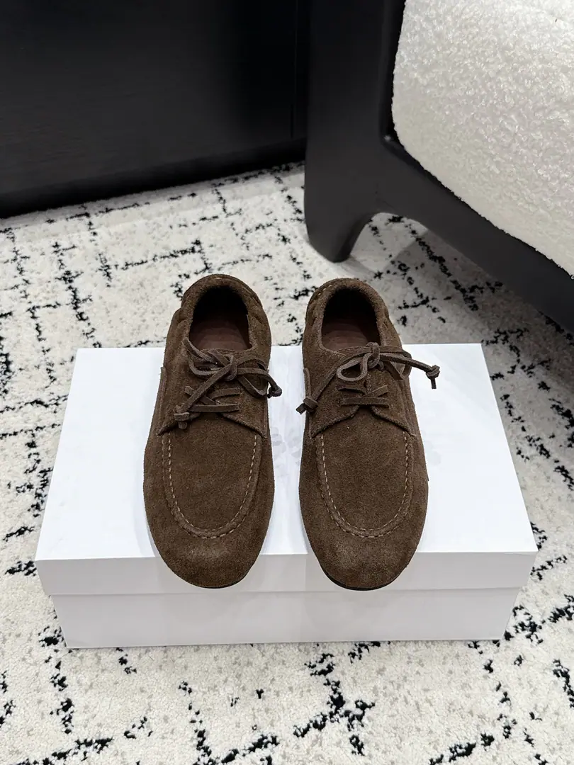 Celin*26/The new wrinkled summer wrinkled with real leather-loaf shoes. The coils of the gloom of the past with the lax and lazyness of the past and the lullaby of the shoes., Round-filled round-head shoes., He made a wrinkled wrinkled mouth., Wearing design with sexual leisure, The shoelines are soft and loose., There's plenty of shoe in the silo., I'm gonna have to get all the legs., - Yes., The meat and feet have a good modifier effect., The foot set is easy to wear.. It's a mix of a loose, leisure wind and a culture of relic., No foot-scrambling.. And the comfort of the lazyness and upper feet., I want a full ecstasy of my daily lyver shoes., This wrinkle belt is a perfect one-way-to-the-way.. ✔️Shoe.: High-swiss-lighted cow revelry. ✔️Uchi.: In the velvet. ✔️Otsumi!: Rubber Bottom ✔️size: 35-40Code（40Code custom is not to be changed）