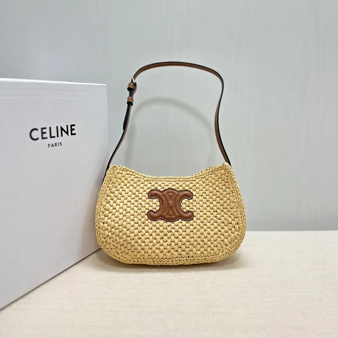 New items online.🅰️🅰️ CE TILLY Put the armpit in your bag. CE - The armpit is under the bag. Hand-woven wrapping., Every texture carries natural temperature., I'll get a closer look., And a lightly grove., It's like taking all summer's freshness into it. 🪧The handle is partly paired with soft cow leather., Not only does it add durability., And it's a fine balance between the skunk and the leather., It's simple and delicate., It's a good thing to be in line with the whole style.. 💼Don't look at it as a little bit., It's a good one.！Internal space regulation, The daily phone., Wallet., Sunproof., Small things like lipstick can be easily accommodated., You can put some important cards in your pocket., Keys., It's easy to pick up. 🌟And it's a matchmaking world.“The All-Mighty.” Put on a white dress., It's a beach vacation with it., It's a lazy French vacation., The mood is filled with photos. It's a simple routine.TT-shirts., It's a pen., Add a little more accommodative to the costume., Whether it's vacation or not., A picnic or a shopping trip?, It's perfect for the match.✅ Paragraph: 119722 Colours: Raphigrass./Brown. Dimensions: 22x13.5x4cm （Prefixed packaging）