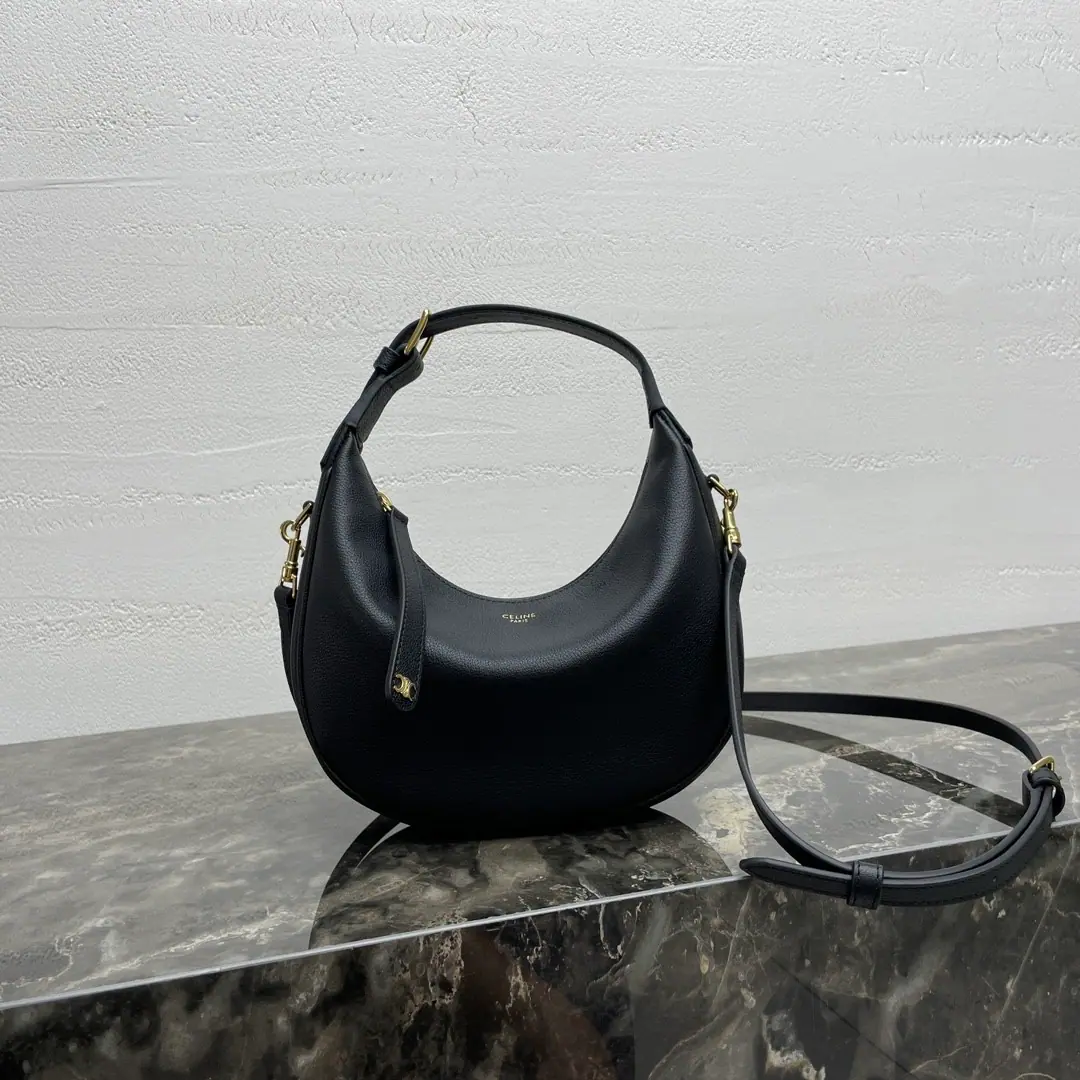 TEEN LULUSoft-pumped leather handbags. Top steel all-grain. But the handy., ♪ Shoulder and slash ♪ The type of paragraph may be fittedPLUSWaiting for a bigger smartphone. Cow leather. The velvet-faced liner. Gold-faced. 1Main partition. Regable., Length4.72Inches（12centimetres） Adjustable and disassembly sundial belts, Minimum length20Inches（51centimetres）, Maximum length24Inches（60centimetres） Dimensions:8.3 X 9.4 X 2Inches（21 X 24 X 5centimetres） Numbering: 120723 PJ