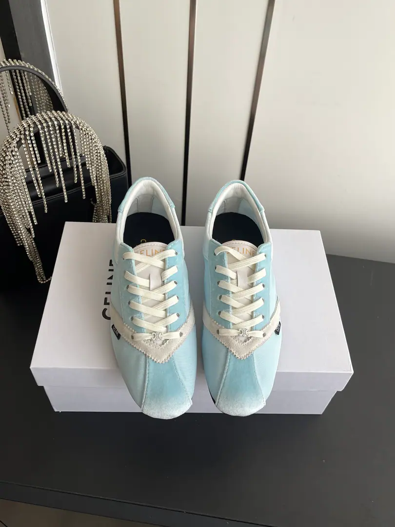🏧𝗖𝗘𝗟𝗜𝗡𝗘The Celebrity Springs and Summers. - Tetsu. FLATDesigned from the ballet shoes. Unique combination of color and material It's a resonance. The shoe has a face.VFont Spelling Design Shoes belts with a door to wash the swing door.logo Even though the sneakers are flat-ground structures, ♪ Through soft rubber outside ♪ Still a little comfortable and light. Sluice-coated fabrics on the shoe face The original model of the rubber floor. Codes: 35-41 [40.41Do it.]