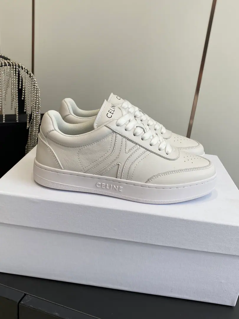 🏧𝗖𝗘𝗟𝗜𝗡𝗘Top Quality Céline's new logo is wearing leisure sneakers. Skins for the shoe face. The original comfort net is in the inside. Original1:1Shade it.tpuOtsumi! Size35-40 [40.41Do it.]