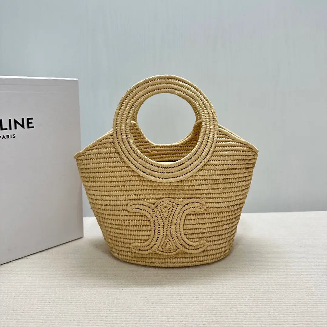 CELINEThe scribble family.🏠RaffiaWeaving baskets Every year, I've been waiting for a bag of grass. Poster Lafayette knitted baskets. Dimensions: 21x15x10cm（Prefixed packaging） Paragraph