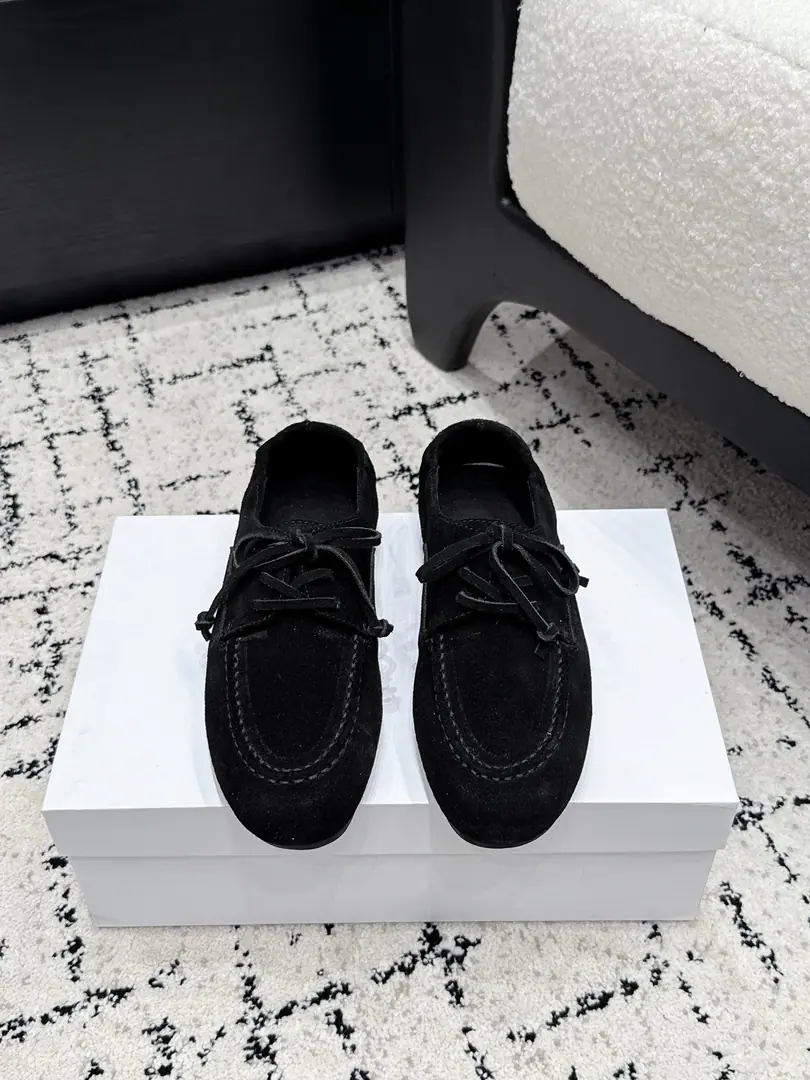 Celin*26/The new wrinkled summer wrinkled with real leather-loaf shoes. The coils of the gloom of the past with the lax and lazyness of the past and the lullaby of the shoes., Round-filled round-head shoes., He made a wrinkled wrinkled mouth., Wearing design with sexual leisure, The shoelines are soft and loose., There's plenty of shoe in the silo., I'm gonna have to get all the legs., - Yes., The meat and feet have a good modifier effect., The foot set is easy to wear.. It's a mix of a loose, leisure wind and a culture of relic., No foot-scrambling.. And the comfort of the lazyness and upper feet., I want a full ecstasy of my daily lyver shoes., This wrinkle belt is a perfect one-way-to-the-way.. ✔️Shoe.: High-swiss-lighted cow revelry. ✔️Uchi.: In the velvet. ✔️Otsumi!: Rubber Bottom ✔️size: 35-40Code（40Code custom is not to be changed）