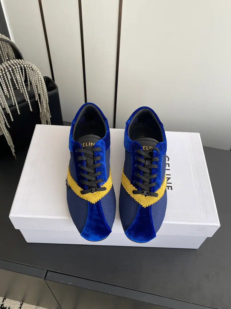 🏧𝗖𝗘𝗟𝗜𝗡𝗘The Celebrity Springs and Summers. - Tetsu. FLATDesigned from the ballet shoes. Unique combination of color and material It's a resonance. The shoe has a face.VFont Spelling Design Shoes belts with a door to wash the swing door.logo Even though the sneakers are flat-ground structures, ♪ Through soft rubber outside ♪ Still a little comfortable and light. Sluice-coated fabrics on the shoe face The original model of the rubber floor. Codes: 35-41 [40.41Do it.]