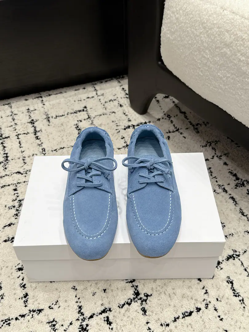 Celin*26/The new wrinkled summer wrinkled with real leather-loaf shoes. The coils of the gloom of the past with the lax and lazyness of the past and the lullaby of the shoes., Round-filled round-head shoes., He made a wrinkled wrinkled mouth., Wearing design with sexual leisure, The shoelines are soft and loose., There's plenty of shoe in the silo., I'm gonna have to get all the legs., - Yes., The meat and feet have a good modifier effect., The foot set is easy to wear.. It's a mix of a loose, leisure wind and a culture of relic., No foot-scrambling.. And the comfort of the lazyness and upper feet., I want a full ecstasy of my daily lyver shoes., This wrinkle belt is a perfect one-way-to-the-way.. ✔️Shoe.: High-swiss-lighted cow revelry. ✔️Uchi.: In the velvet. ✔️Otsumi!: Rubber Bottom ✔️size: 35-40Code（40Code custom is not to be changed）