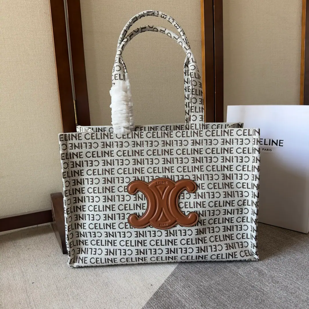 New items online. CABAS THAIS Big number. Celine Weaving flowers. 🉑️Hands./🉑️♪ Shoulder ♪/ This season limits the latest Tote.. A king of capacity. ～ This bag is made of fabric. And the leather and grass. The fabric is more durable. Comfortable., 🧲Daily attendance It's very practical at work. It's touching.. Match it.: A hundred. Comfortable., - I'm on duty. Leisure and sex. Capacity: No doubt about the capacity. - It's a tack.👍🏻 Paragraph: 196762 Dimensions: 41x17.5x28