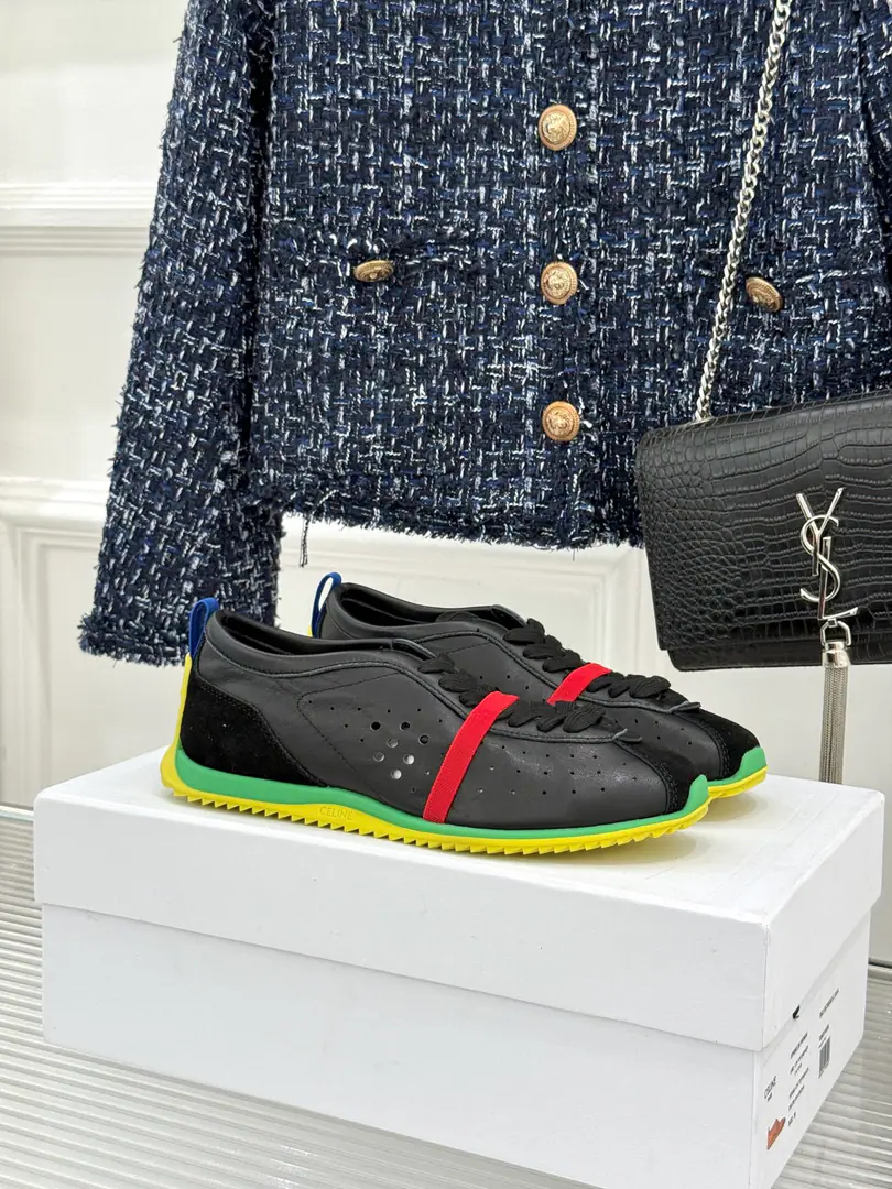 🏧𝗖𝗘𝗟𝗜𝗡𝗘/The new Celebrity Door. Agaander's shoes. The retro version of the self-loose. The empty design is fresh. Let's go for a little lap. The shoe-tocked doorstep is highly recognizable. The rubber is so soft and worn. It's easy to wear a leg. Original import of customized materials size: 35-39（40Custom）