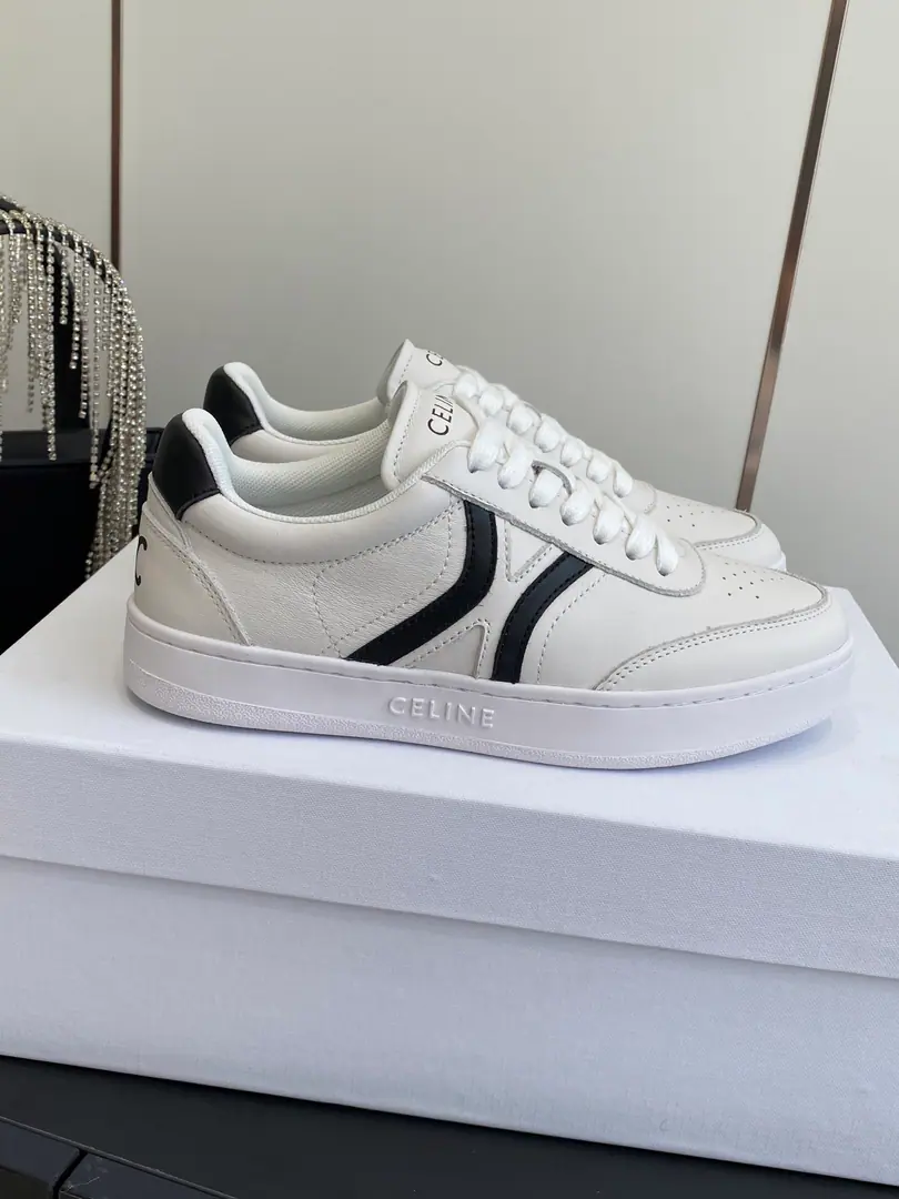 🏧𝗖𝗘𝗟𝗜𝗡𝗘Top Quality Céline's new logo is wearing leisure sneakers. Skins for the shoe face. The original comfort net is in the inside. Original1:1Shade it.tpuOtsumi! Size35-40 [40.41Do it.]