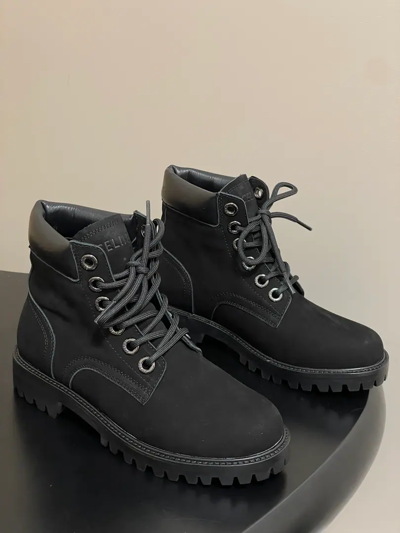 Female/Men 🏧𝗖𝗘𝗟𝗜𝗡𝗘/The latest relic couple money from Céline.👫LeFoo shoes, thick and leisure shoes. The Red Bang is coming.！The big reds are the first to experience., CelineRedinsThe Herb-breeding God., It's a very retrograde wind., The aerobics are perfect., Design style is very new., It's very high-class and very comfortable..Single-time！ The fabric is swirling with the skin of a silhouette. The insides are very good at importing cattle and skin. The original combination is really a big bottom. He's tall.3.5cm Female size35-42 [40.41.42Do it.] Men40-46 [45.46Do it.]