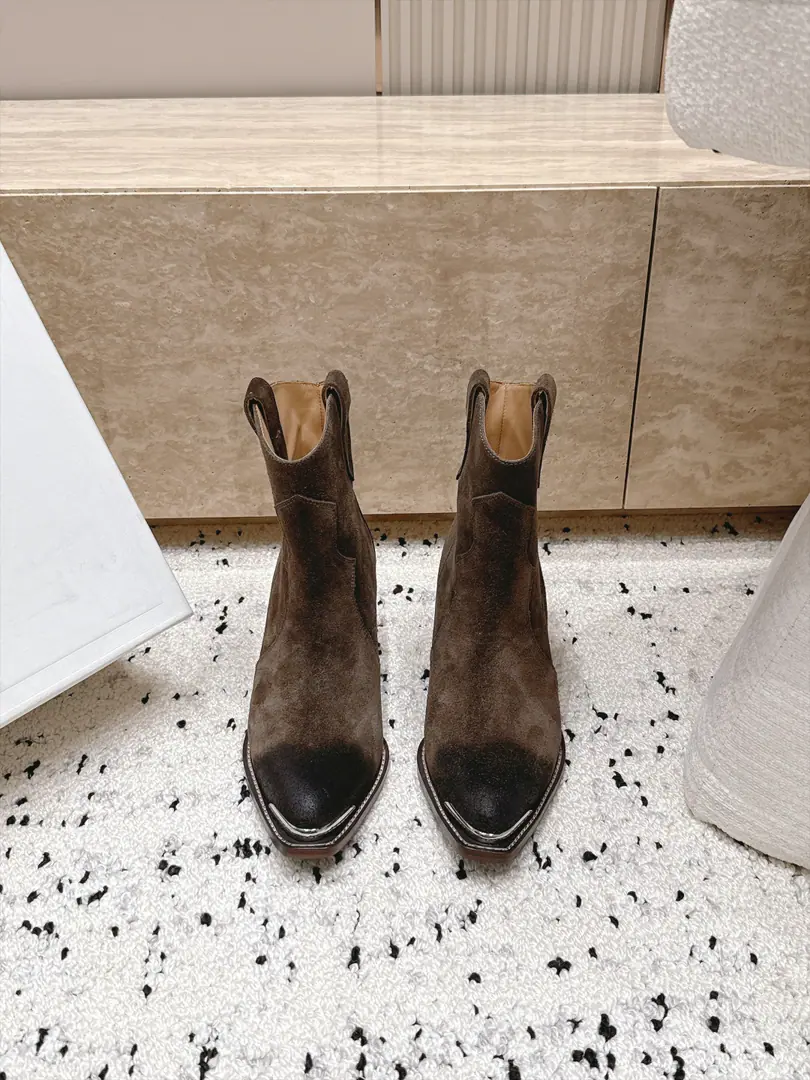 CELINEThe cabinet's newest fashion boots., The show is a fashion master. The early autumn force pushes the single.！Retro-O-American. We'll have to get a list of the bomb. The Triad Gate.logoDot Very high-end, very high-quality. Four seasons of boots., Shoe.: Customize cattle skins using original, Into the inside, in the silk cow hide., Otsumi!: Italian imports are thick and thick., He's tall.:4.5cm, Codes:35-40