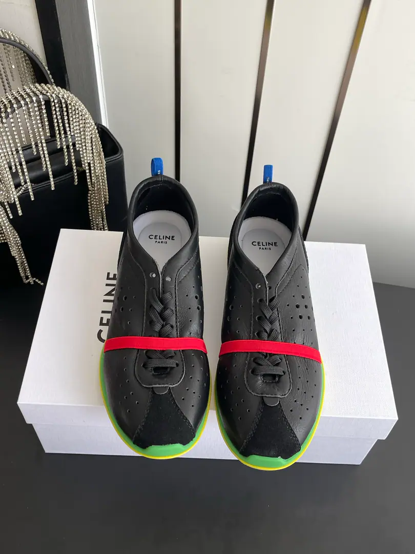 🏧𝗖𝗘𝗟𝗜𝗡𝗘/The new Celebrity Door. Agaander's shoes. The retro version of the self-loose. The empty design is fresh. Let's go for a little lap. The shoe-tocked doorstep is highly recognizable. The rubber is so soft and worn. It's easy to wear a leg. Original import of customized materials size: 35-39（40Custom）
