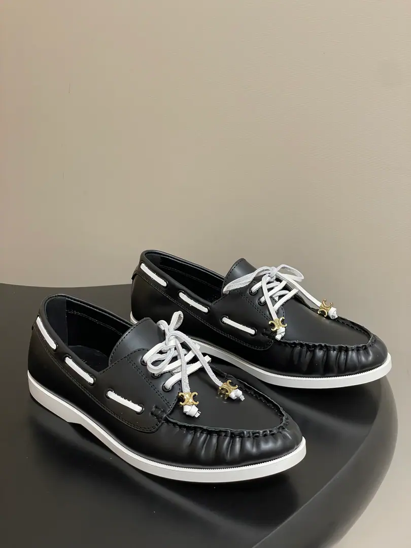🏧𝗖𝗘𝗟𝗜𝗡𝗘/Céline.BateauSeries The retro-boat shoe chain with a flat-line Loafford shoe. Bullskins./High-swilight cow reflux. Use sheep's skin inside the foot. Original OpenTPURubber Bottom Size35-41 [40.41Do it.]