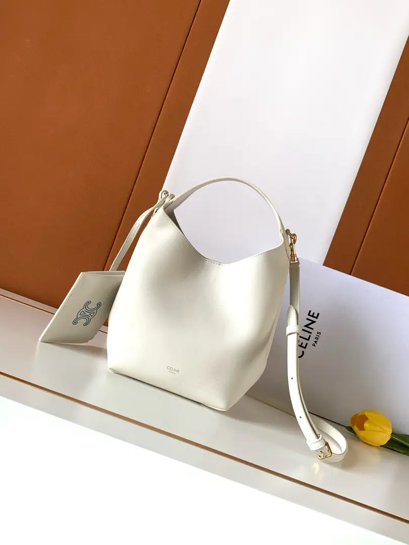 CELINENew paragraphTeen Hobo🎨 SoftfufuA natural cow skin., All steel hardware., Full package✅ Search the number.. L10133 Dimensions. 18*31*6