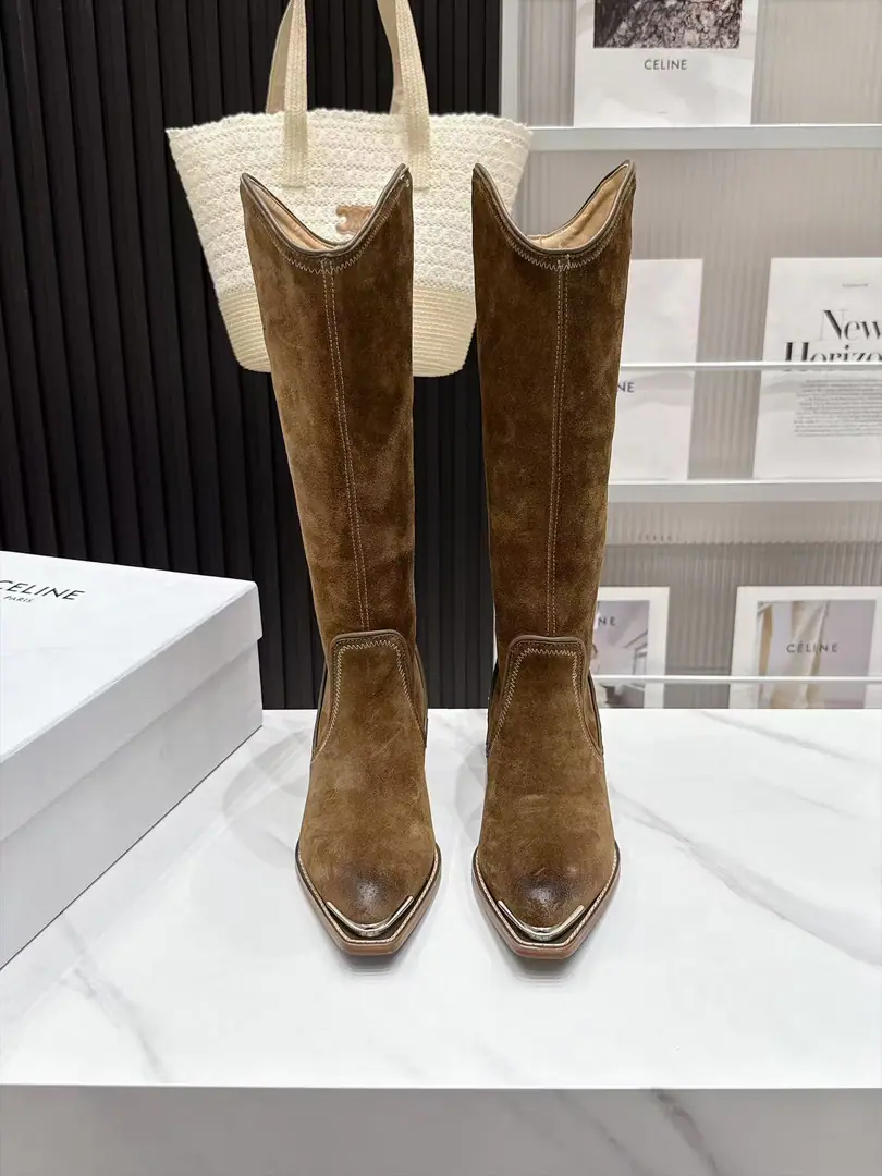 CELINESlim's cabinet is a new fashion boot., The show is a fashion master. The early autumn force pushes the single.！Retro-O-American. We'll have to get a list of the bomb. ✔️The Triad Gate.logoDot Very high-end, very high-quality. Four seasons of boots., Shoe.: Customize cattle skins using original, Into the inside, in the silk cow hide., Otsumi!: Italian imports are thick and thick., He's tall.:4.5cm, Size:35-41（41It's a deal or no.）