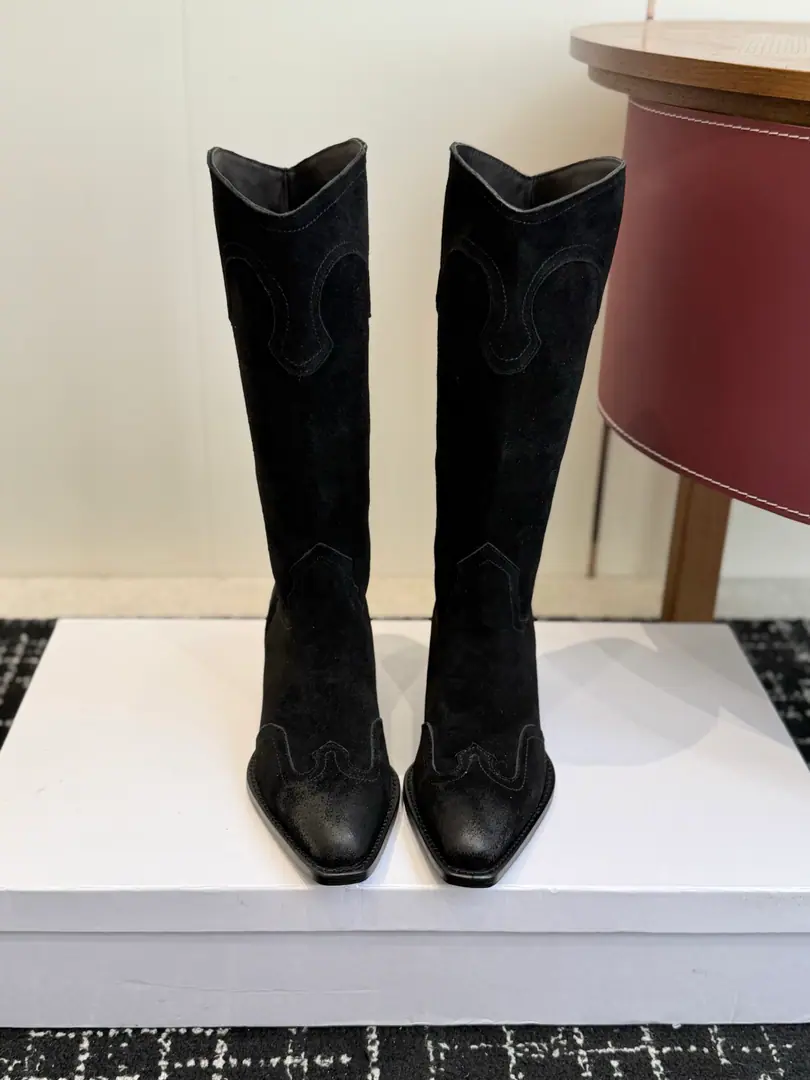 Requisition level Celine Céline. 26ssAutumn and winter brand new. The ancients are rough. Chelsea. Pointhead Boots. High boots. Knight's boots. The season of Céline is a really good season. Like this boots are a real scooter. Focus on booting. No leg-scree. The upper leg second becomes the length of the leg., It's a super thin and a lot of stuff.！That's a hell of a thing. Shoe.: Original import, leather/Importing cow skin Uchi.: Import of sheep skin Otsumi!: The original is really a big one. Size: #35-42（40, 41, 42Do it.）