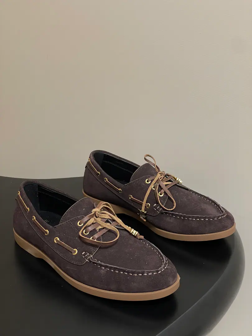🏧𝗖𝗘𝗟𝗜𝗡𝗘/Céline.BateauSeries The retro-boat shoe chain with a flat-line Loafford shoe. Bullskins./High-swilight cow reflux. Use sheep's skin inside the foot. Original OpenTPURubber Bottom Size35-41 [40.41Do it.]