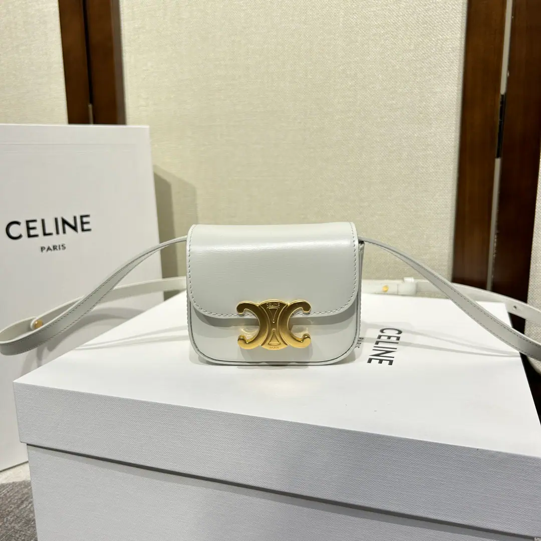 （All steel hardware.） 💋 CELINE2022 Newmini（Headphones.）CThe year's home comes out of a little bag but this seasonCline miniBut love is a love that will be, Though little tolerance is not so much., But the face is a violent attack., Cute assault is not generous., The shoulder belt is fine., The rate of return is 100%., Mostly tall ones.🉑️The capacity can be filled with lipstick., Pizza., Key number.: 101512 Black Gold. Dimensions: 11×4×8