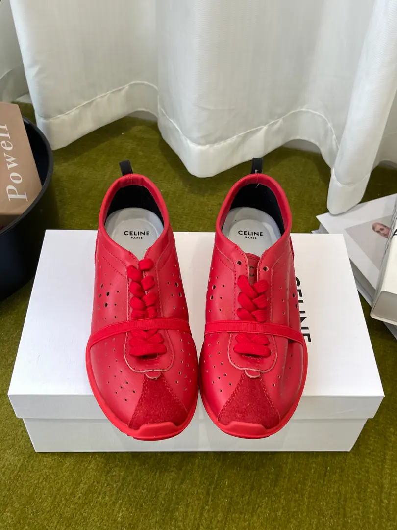 Celine Céline. 26ssSummer's new retro-shoes. Leisure shoes. Full of French regeneratives. It's extremely inclusive., With jeans and lazyness. With a dress and a nice air. It's a good time to travel. It's easy to create a high-quality compost. The classic retrotype is not always obsolete. It's a good French mood to be a little bit more comfortable with sex. Shoe-faced sheep's skin. The inside sheep. TPUOtsumi! Codes: 35-40（40Do it.）