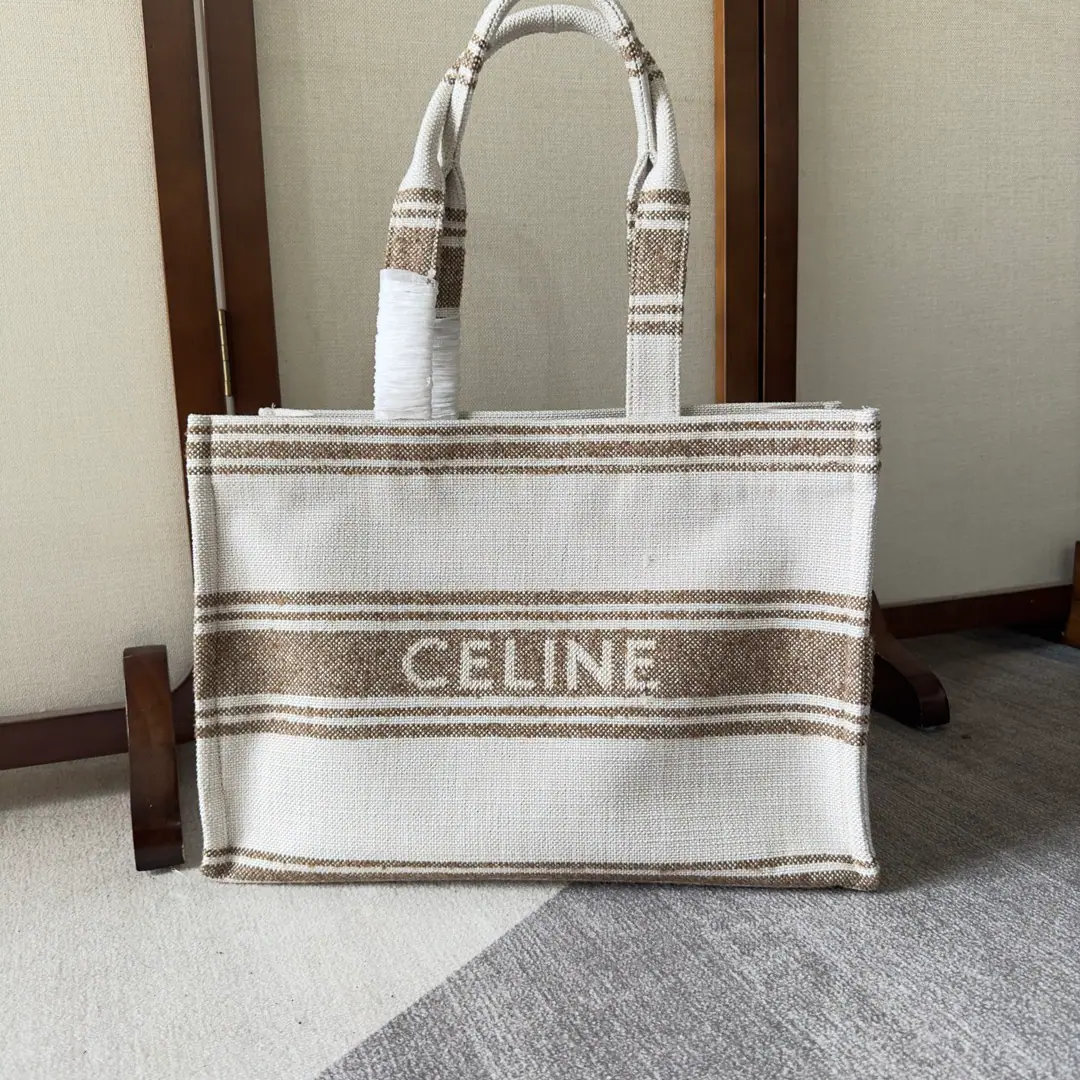 New items online. CABAS THAIS Big number. Celine Weaving flowers. 🉑️Hands./🉑️♪ Shoulder ♪/ This season limits the latest Tote.. A king of capacity. ～ This bag is made of fabric. And the leather and grass. The fabric is more durable. Comfortable., 🧲Daily attendance It's very practical at work. It's touching.. Match it.: A hundred. Comfortable., - I'm on duty. Leisure and sex. Capacity: No doubt about the capacity. - It's a tack.👍🏻 Paragraph: 196762 Dimensions: 41x17.5x28