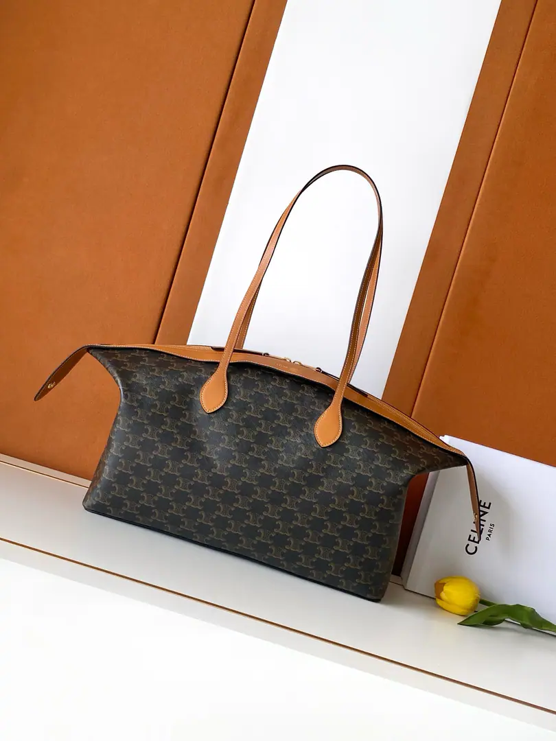 New items online.🅰️🅰️CE The new flower.duffleA stick bag. CE Old flower. Duffle Big-ass handbag., Fashion for the layout., All steel hardware., Imported cattle skin Paragraph: L10663 Dimensions: 40*28.5*12