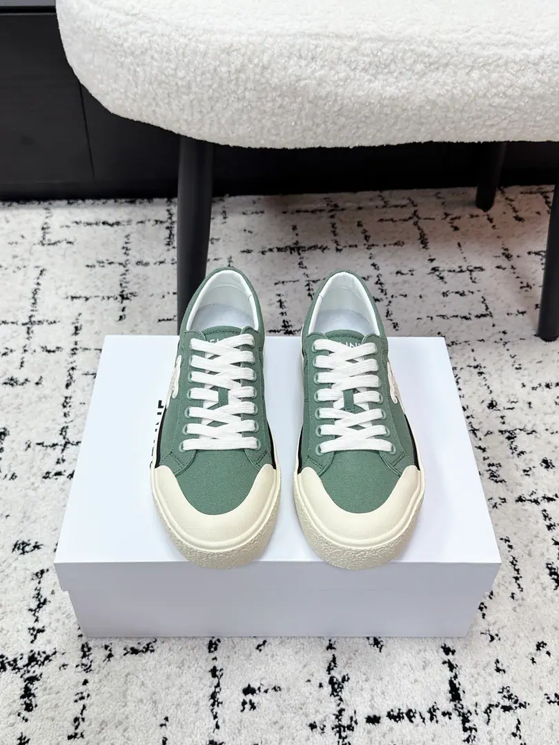 Celin* 26/ Spring and summer, fresh and old, leisure shoes. These old leisure shoes., And you're wearing a very simple French laziness., A nice, easy shoe line., Combining branding labels, The touch of the genre can be seen without a snub., It's easy to wear a great mood without any effort., Low profile and expensive.. The mix is full., We'll go with the jeans., Sports pants., Easy locks, loose daily clothes.. With a pair of fast suit pants., Straight-song pants., You can be a little more flexible.. ✔️Fabulous.: Original canvas ✔️Uchi.: Bri. ✔️Otsumi!: Rubber Bottom ✔️size: 35-41Code（40, 41Code custom is not to be changed）