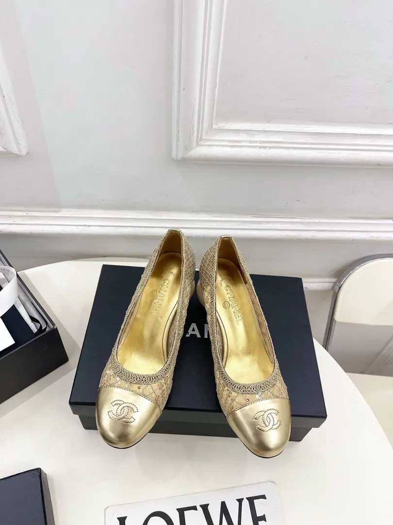 𝐂𝐇𝐀𝐍𝐄𝐋 | Kaori! 26𝐬𝐬 🦋2026Spring and summer brand new. Xiang-tzu.CThe big pearls and Mary's shoes on the net. New series〰 🍬 BSThe best in the fashion world. The pairs are carefully designed. Extremely simple The classic elements that never faded. 💋It's a beautiful dress. Summer's mandatory.…… ━━━━━ ЅᏇєєt ━━━━━ ▪️Shoe.: Original high-prescripted web-based marbles ▪️Uchi.: Importing mixed sheep skins ▪️Otsumi!: The original Italian is a big one. ▪️He's tall.: 6.5cm ▪️Shoes.: 35-39（40.41Custom without re-offer） ▪Plant price