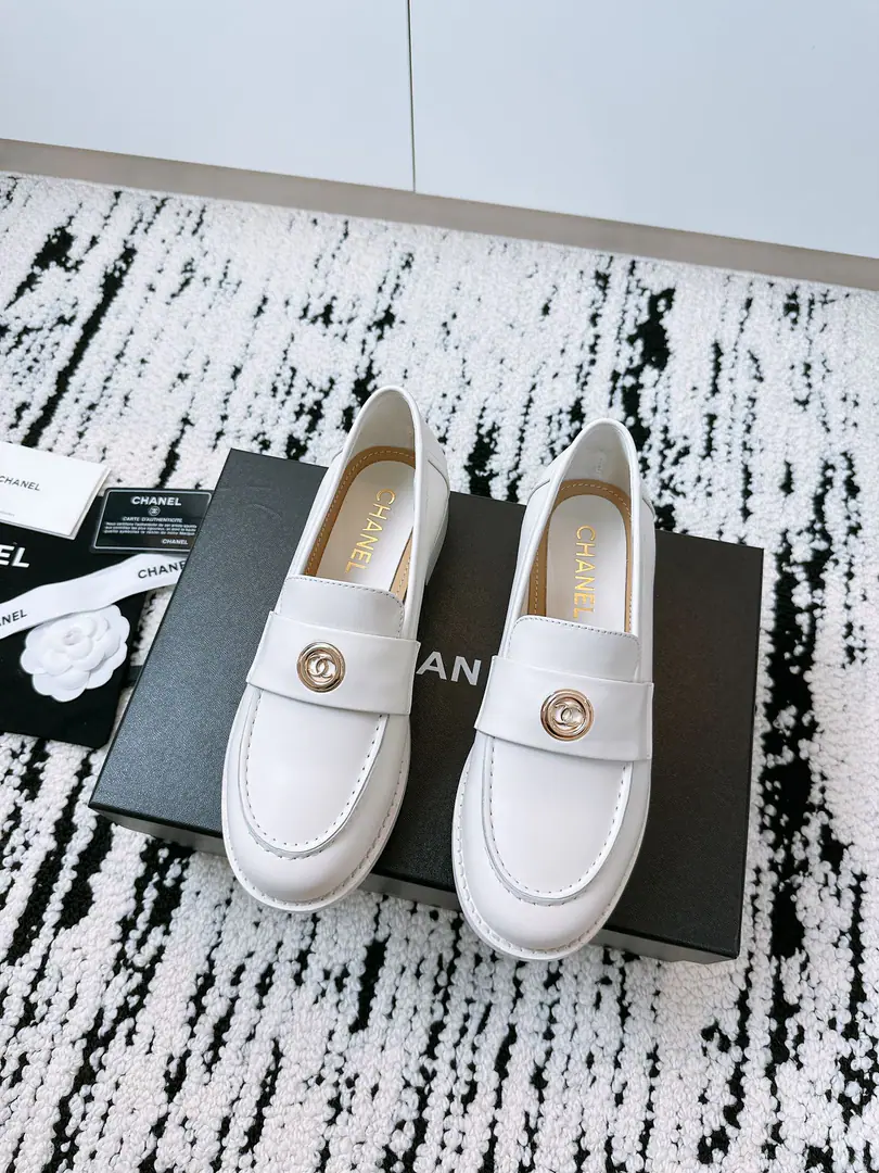 🏧𝗖𝗛𝗔𝗡𝗘𝗟Top Quality I'm a new one. LeFlell Shoes. The big stars are a red-hot show. A hundred-year-old classic.！ A big one.！We're gonna hit him with a pound.！ The shoe is imported into the skin. Comfortable sheep's skins. The original Italian double-story is a leather. Size35-41（40.41Make a reservation.） ⚠️Need a plane box.+
