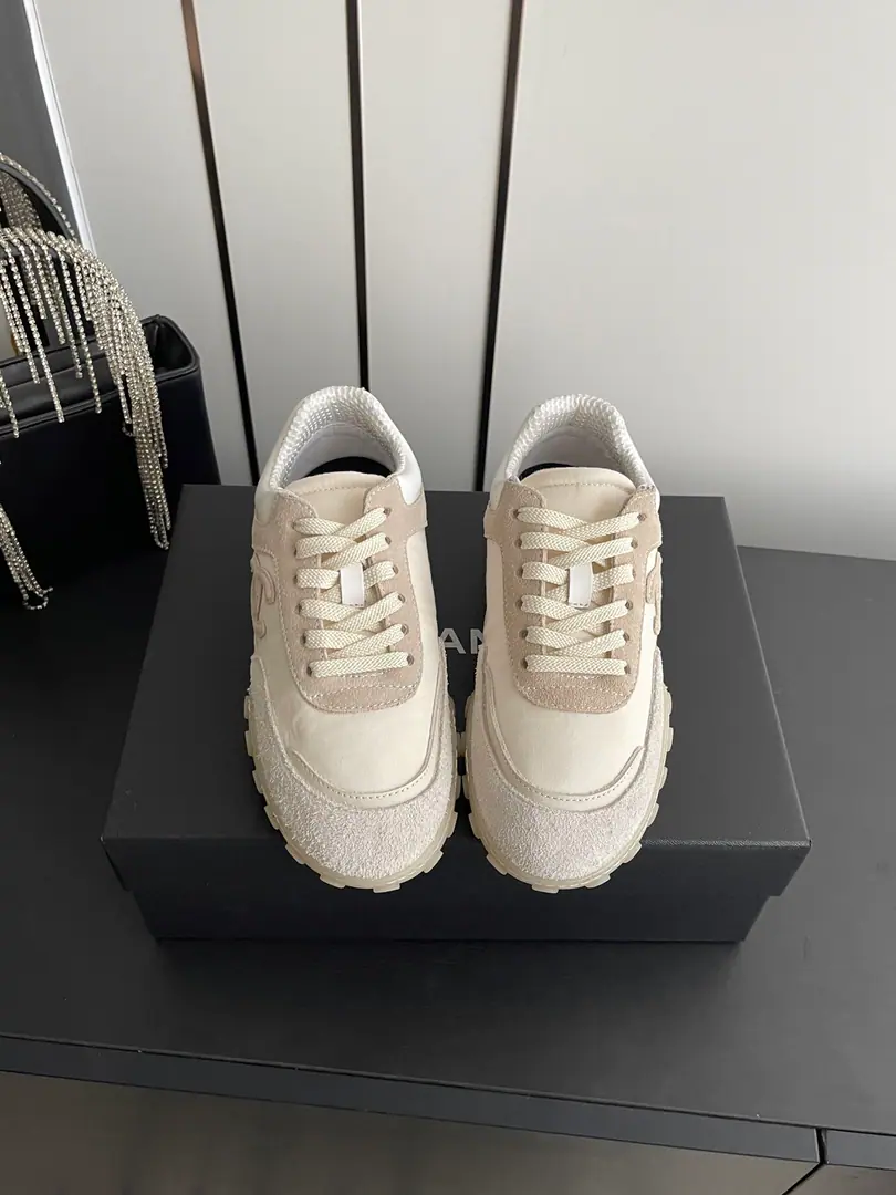 🏧𝐂𝐡𝐚𝐧𝐞𝐥Xiao Hsiang's new money Sports shoes Gumps. - Tetsu. The object is more amazing than the picture. The layout is superb. It's awesome. The air field is straight full.～ Soft-balled bean soles are smooth and comfortable. The shopping is completely free of pressure. Four high-end long-looking colors. Daily leisure It's perfect for all the swim-throughs. The color value and comfort level are both online I don't want to take it off once. Close your eyes and don't step on the thunder.！ Shoe.: Customize original rough cow counter-velvet➕Slash Uchi.: Airnet. Otsumi!: Original to mold beans bean bean soles Codes: 35-40（40Make a reservation.）