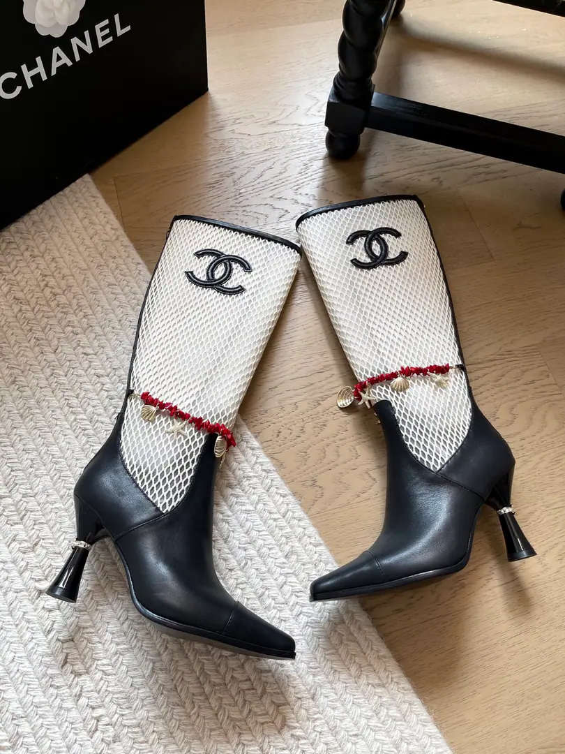 Chanel 26BNew nettine and boots.！ Top Version！We'll have to sell it first. Shoe veil. The inside sheep. That's a big one. Codes: 34-41「34 40 41Customize or not change」