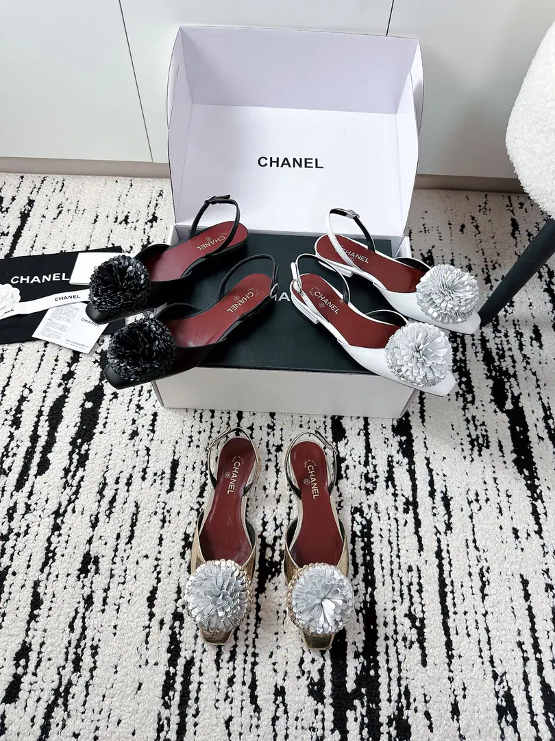 CHANELFlower sandals.