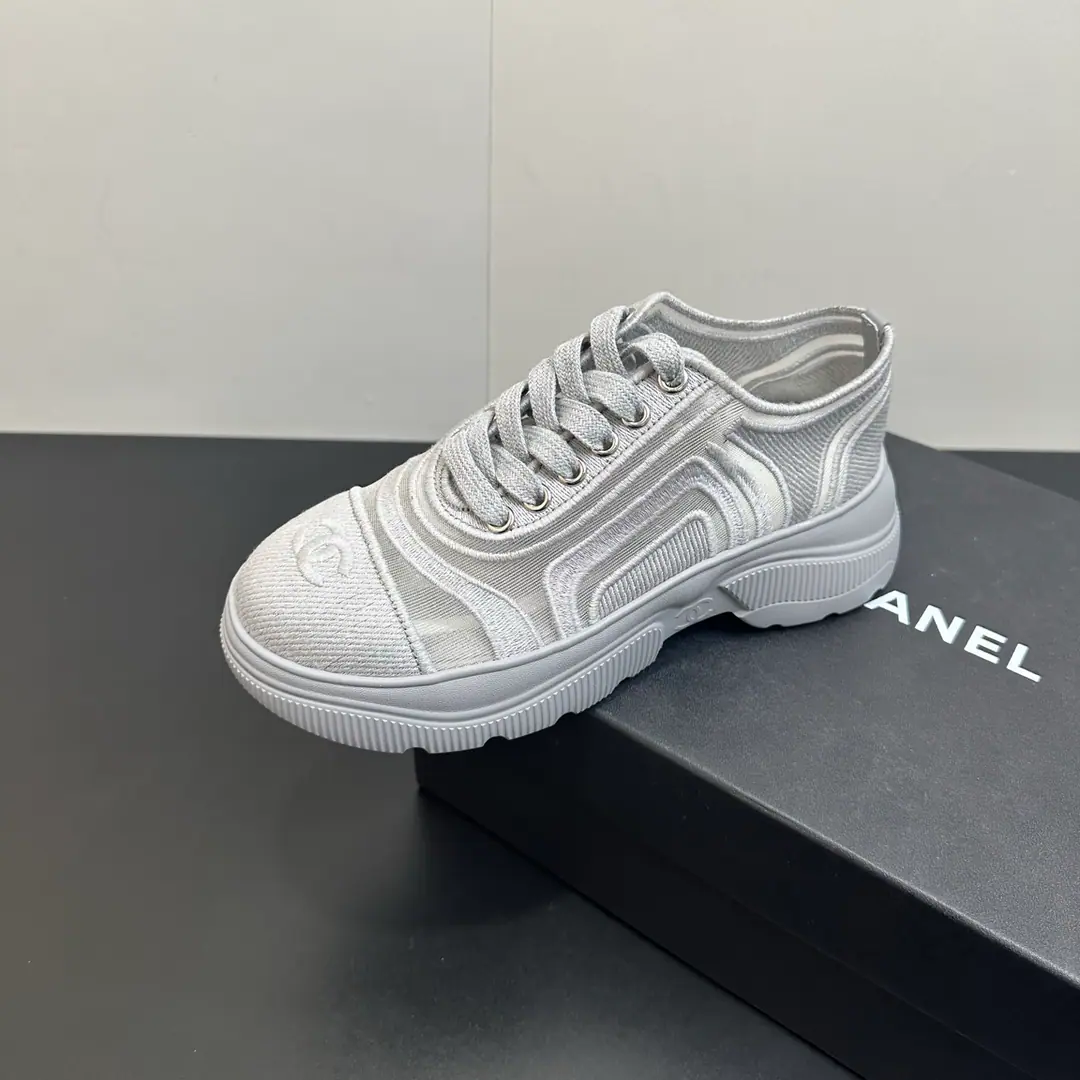 🍌🍌 ChanelChanel. 26ss The top recreational shoe for Spring and Summer. This is a classic design. There are many different kinds of electrocution on the shoe.. The Fashion Movement at the Bottom. It's a wonderful mix of elements that are incredibly varied., Leisure, Fashion, Sports, You can take care of it outside. Shoes face use: Original imported fabric Use it inside.: Original import gas network OriginalIP- The bubble. Size: 35-41（40 41Make a no-refund order.）